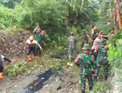Menjaga Kebersihan Lingkungan, Koramil 08/Duren Sawit Giat Karya Bakti