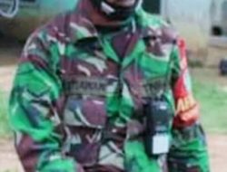 Dengan Sigap Babinsa Koramil 0621-23/PP Sertu Iwan Setiawan Bantu Evakuasi Jenazah Korban Lakalantas Tertimpa Truk Tronton