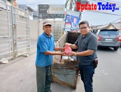 Ketua Fwj Indonesia Jakarta Barat Turun Langsung Berbagi Jumat Berkah