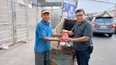 Ketua Fwj Indonesia Jakarta Barat Turun Langsung Berbagi Jumat Berkah