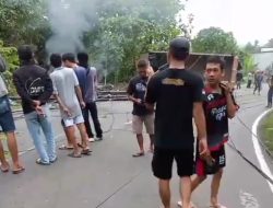 Truk Tambang Hantam Trafo PLN, Mengakibatkan Dua Pengendara Sepeda Motor Tewas di Tempat