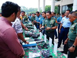 Panglima TNI Mengecek Perlengkapan Operasi Dalam Negeri 2024