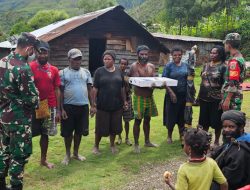 Panen dan Bagi Hasil Kebun di Pos, Buat Warga di Perbatasan RI-PNG Gembira