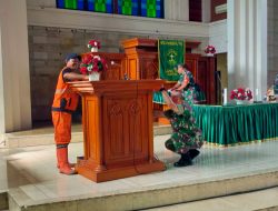 Karya Bakti Koramil 03/Pasar Rebo Bersihkan Area Gereja Lahai Roi