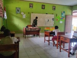 Semangat Belajar Anak-Anak di Perbatasan Saat Satgas Yonif 726/Tml Berikan Pelajaran