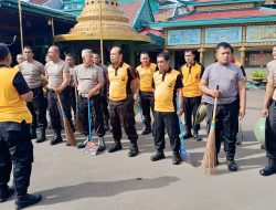 Giat Bakti Sosial Polsek Cilincing Bersihkan Vihara Lalitavistara Menyongsong Hari Raya Imlek 2575/2024