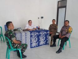 Babinsa Serda Kristiono. Sasongko Bersama Babinkamtibmas dan Kades Desa Cikuda Giat Melaksanakan Komsos
