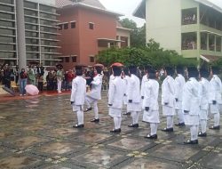 Babinsa Koramil Cipayung, Berikan Nilai Lomba Formasi Pengibaran Bendera Tingkat SMP
