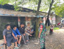 Babinsa Koramil 0621-23/PP Serda Tumpak Purba Giat Laksanakan Komsos Dengan Masyarakat Desa Batok