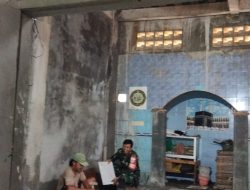 Bakti Sosial, Koramil Cakung Bantu Renovasi Mushola Ath-Thoyyibah Pulogebang
