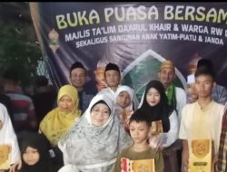 Hadir di Acara Buka Bersama Majelis Ta’lim Daarul Khair dan Warga RW 03 Kalianyar, Ini Pesan Anggota DPRD DKI Fraksi PKS Hj Sholikhah