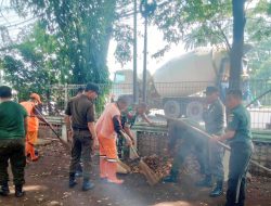 Ciptakan Lingkungan Bersih, Babinsa Koramil Cakung Bersama Mitra dan PPSU Giat Kerja Bakti