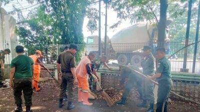 Ciptakan Lingkungan Bersih, Babinsa Koramil Cakung Bersama Mitra dan PPSU Giat Kerja Bakti