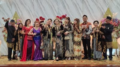 Dihadiri Artis, Kerabat, Tim Dokter, Pernikahan Putra Boss Queen Klinik Bedah Plastik Sunter Berlangsung Meriah
