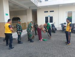Jumat Bersih, Babinsa Bersama Bhabinkamtibmas Korve Masjid Al-Mujtaba Duren Sawit