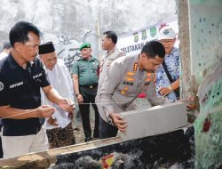 Kapolres Metro Tangerang Kota Laksanakan Peletakan Batu Pertama Bedah Rumah di Karawaci
