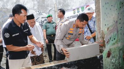 Kapolres Metro Tangerang Kota Laksanakan Peletakan Batu Pertama Bedah Rumah di Karawaci