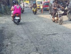 Rusak Parah! Macet Sampai 2 Kilometer Jalan Kabupaten Bogor, Desa Gunung Sindur