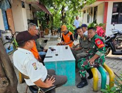 Tingkatkan Keamanan Lingkungan, Sertu Bambang Komsos bersama Security