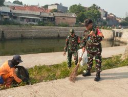 Karya Bhakti Koramil Cipayung Bersama Dinas SDA dan PPSU Bersihkan Waduk Situ Munjul