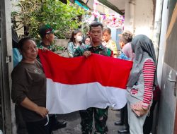 Semarakkan Kemerdekaan RI, Babinsa Koramil Jatinegara Bagikan Bendera Merah Putih