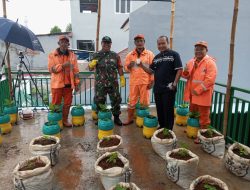 Babinsa Kampung Dukuh Bersama PPSU Buat Kebun Apotik Hidup