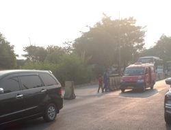 Menjadi Biang Kemacetan di Wilayah Pasar Rebo, Warga Meminta Dishub DKI Membongkar Beton Pembatas Jalan