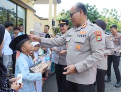 Polres Jakut Beri Santunan & Makan Siang Gratis bagi Anak Yatim