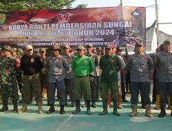 Sambut HUT TNI ke 79, Koramil 0621-13/Ciomas Bahu Membahu Bersama Masyarakat Bersihkan Sungai Sindang Barang Ciomas