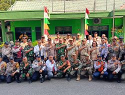 Wakapolsek Cilincing AKP Syuaib Bahrun SH, Pimpin Kegiatan Surprise Party dalam Rangka HUT TNI ke-79 di Mako Koramil Cilincing 0502/JU
