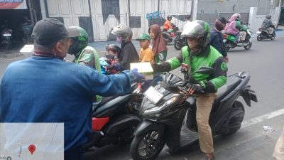 FWJI Kota Tangerang Kembali Bagikan Paket Nasi ke Pengguna Jalan di Hari Jum’at Berkah