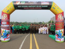 Ribuan Warga Antusias Ikuti Jalan Sehat Hari Pahlawan dan HUT ke-26 Korem 051/Wkt