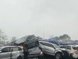 Jeritan Tangis Para Korban Kecelakaan Beruntun KM 92 Ruas Tol Cipularang, Evakuasi Masih Terus Berlangsung