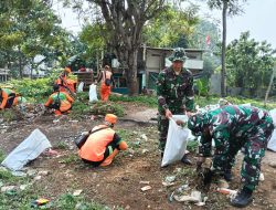 Bersihkan Fasilitas Umum Oleh Babinsa Koramil Jatinegara, Giat Minggu Bersih