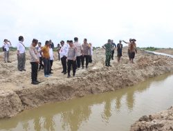 Kapolresta Tangerang Dampingi Ombudsman RI Mengecek Pagar Laut Misterius di Perairan Tangerang
