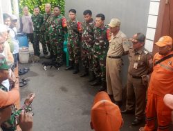 Merawat Kebersihan Masjid Al-Ikhlas Oleh Koramil 03/Pasar Rebo Giat Karya Bakti