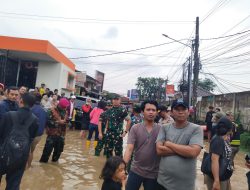 Danrem 051/Wkt Pimpin Langsung Evakuasi Banjir di Bekasi, TNI Kerahkan Perahu Karet Selamatkan Ribuan Warga