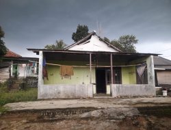 Potret Derita! Sangat Menghawatirkan, Atap Rumah Ibu Eyah Hampir Ambruk