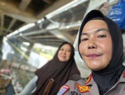 Tangis Haru Ibu Marlina, Satlantas Jakbar Belikan Tiket Pulang Usai Kehilangan Dompet