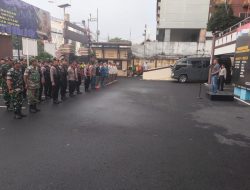 TNI-Polri Tertibkan Atribut Ormas di Jakarta Timur : Wujudkan Kota yang Tertib dan Nyaman untuk Semua