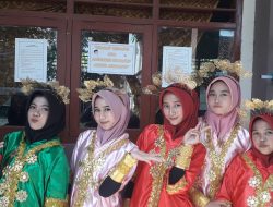 Fashion Show! Peragaan Busana Adat, Warnai Festival di SMAN 10 Kabupaten Tangerang