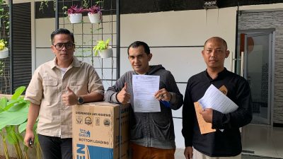 BRI Kebon Jeruk Serahkan Hadiah Simpedes, Bentuk Apresiasi Kepada Nasabah Setia