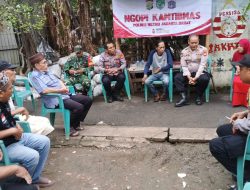 Wakapolsek Kembangan AKP Widiantoro S.H, Sambangi Tokoh Masyarakat dan Warga Kembangan Selatan dalam Kegiatan Jum’at Curhat