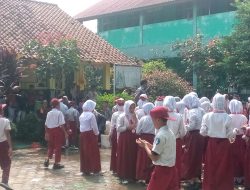 Tangis Haru, Murid dan Guru di Moment Pelepasan serta Perpisahan Siswa – siswi Kelas 6 SDN Jaga Bita 03