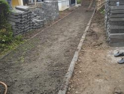 Warga Kampung Parung Jahe, Sambut Pembangunan infrastruktur Jalan Paving Blok