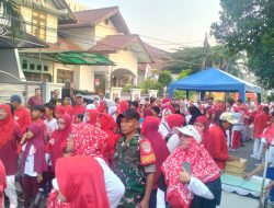 Babinsa Klender Pantau Jalan Santai Warga Dalam Rangka HUT RI ke-80