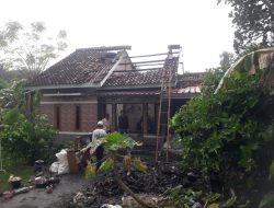 Si Jago Merah Melalap Rumah Warga di Parung Jahe Gatul