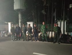 Guna Ciptakan Wilayah Aman, Kodim 0505/JT Gelar Patroli Tiga Pilar di Pasar Rebo.