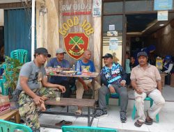 Lurah Penjaringan Makhrus Nugroho Meninjau Kembali Korban Kebakaran Rawa Bebek Rw.010 Penjaringan