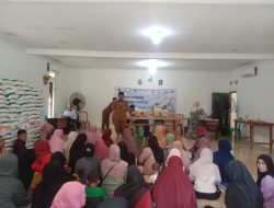 Warga Desa Cibodas Kec. Rumpin, Antusias Sambut Program Bantuan Pangan 20 kg Beras dan 4 Liter Minyak Goreng